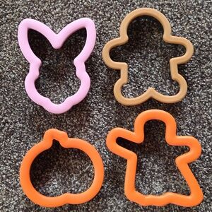 Wilton Comfort Grip Cookie Cutters Bunny, Ghost, Pumpkin & Gingerbread